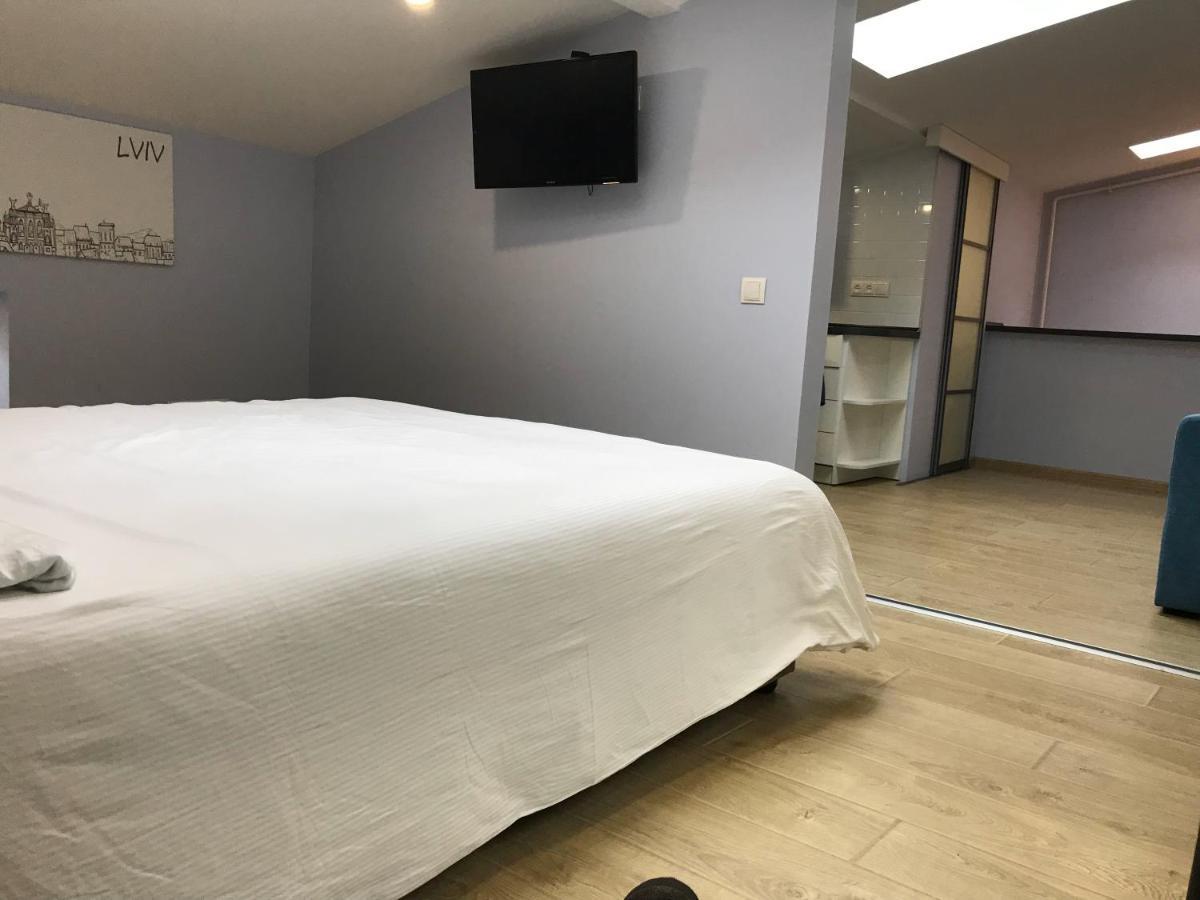 Romantic Lux Vivaldi Suite Svobode Avenue 39 Lviv Eksteriør billede